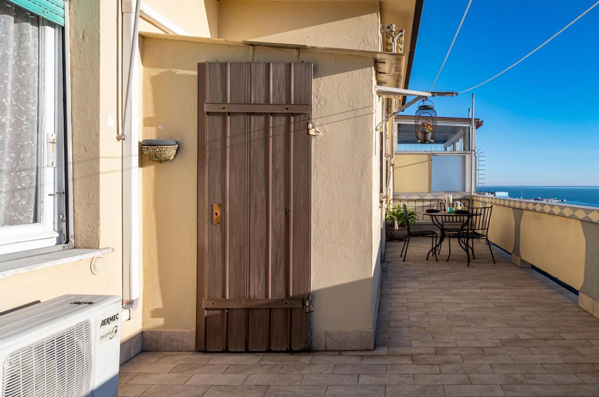 The Sailor's Terrace - Cozy Apt! *